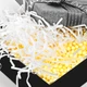 Декоративный комбинированный наполнитель для подарочных коробок бумажный и пенопластовый 40 г Желтый - изображение 2