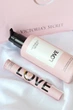 Подарочный набор Victoria's Secret Роликовый парфюм Love 7 мл + парфюмированный лосьон Love 250 мл - изображение 4