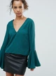Расклешенная изумрудная блузка Boohoo AS020521-30 XS (79219XS) Зеленый - изображение 3