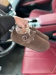 Жіночі зимові клогі ShoesBand Шоколадного кольору натуральна замша закриті на хутрі 41 (26,5 см) (S99231-1з) - зображення 5