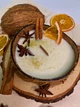 Ароматическая свеча в кокосе с декором Julia's Candle Хвоя 150мл (7715577000683) - изображение 1