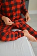 Теплая детская пижама (рубашка + штаны) Микрофлис Family look SNS 116-122 красная клетка 2510519 - изображение 3