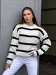 Вязаный женский свитер в полоску белого цвета 30068 One Size - изображение 2