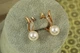 Сережки Xuping Jewelry подих з перлиною 2,1 см золотисті - зображення 2