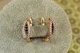 Серьги Xuping Jewelry Стручок с черными и белыми камнями 1,6 см золотистые - изображение 2