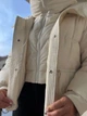 Куртка женская Lady Yep 9019-11 короткая двойная застежка с капюшоном 46 молочная - изображение 4