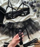 Комплект білизни з прозорого мережива з поясом і підв'язками SM2234reu Simply sexy Чорний L - зображення 1