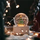 Новогодний снежный шар c LED подсветкой, музыкальный, от USB и батареек AA, 8,5x8,5см, Елка - изображение 3
