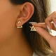 Сережки-пусети Трикутник 1,3*1,1см золотисті - зображення 1