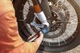 Автомобильный насос Bosch EasyPump аккумуляторный с французским клапаном, иглой для мяча, адаптером объема, USB-кабелем и текстильной сумкой (0603947000) - изображение 11