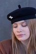 Берет женский из кашемира с птицей D.Hats черного цвета - изображение 4