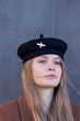 Берет женский из кашемира с птицей D.Hats черного цвета - изображение 5