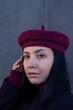 Берет женский из кашемира D.Hats бордового цвета - изображение 5