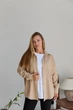 Женская рубашка для беременных стиля oversize из микровельвета Varna размер 2XL-3XL Lullababe бежевая - изображение 5