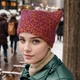 Вязаная женская шапка "Кошка Звездочка", для женщин, ручная работа от PRIGRIZ, 50-58 см, рыже-красно-синий - изображение 2