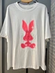 Футболка женская YIGOU 17 надпись рисунок кролик RABBIT оверсайз удлиненная one size белая - изображение 6