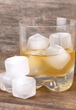 Форми для льоду Kikkerland Clear Reusable Ice Cubes 30 шт. (0612615096462) - зображення 3