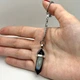 Кулон с натуральным камнем Оникс черный кристалл шестигранник на брелоке для ключей сталь для любителей эзотерики и минералогии в сувенирной коробочке (13729) - изображение 3