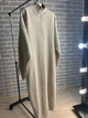 Платье женское My fashion 2024120 свитер ворот стойкая молния длинное one size светло бежевое - изображение 2