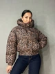 Куртка женская Lady Yep 9006 короткая с капюшоном леопардовый принт на резинке демисезонная 42 коричневая - изображение 5