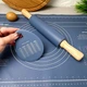 Набір силіконового приладдя 3 предмети (качалка + килимок для тіста + ніж-скребок) Синий - зображення 2