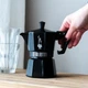 Кофеварка гейзерная для плиты алюминий 3 чашки Bialetti черный - изображение 4