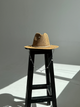 Шляпа Федора женская D.Hats из рафия с цепью серебро с сердцами коричневая - изображение 4