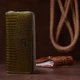 Женский кошелек KIVI лаковый хамелеон из экокожи зеленый средний горизонтальный на молнии 9х19х2 5 см 56531 - изображение 10