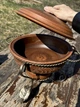 Металлическая подставка для подогрева мяса Садж Глинка с крышкой из глины 3.5 л Коричневая (120-89-35-1) - изображение 3