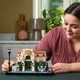 Конструктор LEGO Icons Французька кав'ярня 1101 деталь (10362) - зображення 4