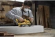 Аккумуляторная ленточная шлифмашина DeWALT DCW220N - изображение 9