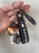 Брелок мишка BMW в стиле Motorsport с ключем и колесом - изображение 8