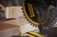 Комплект пила торцювальна акумуляторна Stanley FatMax SFMCS701M1 + Пила лобзикова акумуляторна Stanley FatMax SFMCS600B - зображення 7