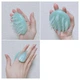 Массажная щётка для мытья волос и кожи головы Kao Merit Shampoo Brush, мягкая - изображение 2