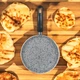 Блинная сковорода алюминиевая Maestro MR-1221-22 Ø22см с антипригарным покрытием Granite - изображение 3