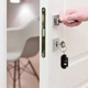 Звуковой брелок Key Finder для поиска ключей в радиусе до 10 м. со встроенным светодиодным фонариком 1 шт. Черный - изображение 9