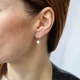 Серебряные серёжки на петле с Белым Жемчугом Серебро 925 пробы Родированное с2ж/256 0.80г - изображение 2