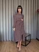 Легкое платье миди в цветок кофейного цвета 37163 42/46 - изображение 4