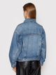 Kurtka jeansowa damska Levi's 90S Trucker Soft As Butter Mid A1743-0004 M Błękitna (5400970984259) - obraz 2