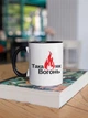 Чашка з принтом "Така як вогонь" на подарунок для подруги, дівчини керамічна 330 мл біла з чорною ручкою - зображення 3