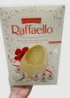 Пасхальный набор шоколадное яйцо с конфетами Raffaello White Chocolate Easter Egg 235г - изображение 3