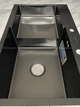 Мойка кухонная Kraft 7848 АR правая черная + кран из нержавеющей стали, черный - изображение 3