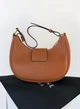 Жіноча сумка Medium Ava Triomphe Bag in Smooth Calfskin Tan Premium Коричневий колір - изображение 5