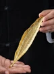 Подставка под аромапалочки металлическая лыжа золотая для стержневых благовоний лист винтажный золотой под ароматические палочки для дома ароматерапии 21х4,5 см - изображение 1