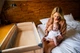 Манеж ліжко дитяче MoMi BELOVE PLUS Beige з пеленатором дугою з іграшками та матрацом для новонарожених - зображення 10