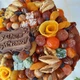 Букет с сухофруктами , орехами и бельгийским чёрным шоколадом в шляпной коробке - изображение 3