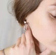 Серьга унисекс однотонная в стиле хип-хоп с подвеской длинной объемной звезды ~5 см Серебристая - изображение 5