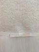 Праздничное платье для девочки к первому причастию с гипюром и коротким рукавчиком 156 см белое - изображение 4
