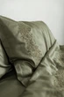 Комплект постільної білизни Cozy мох з вишитими гілками в тон Євро 200*220 см простирадло на резинці - изображение 6