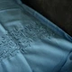 Комплект постільної білизни Cozy небесно-блакитний з вишитими гілками в тон Євро 200*220 см простирадло на резинці - изображение 7